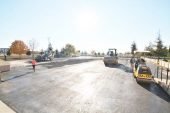 Sandıklı Belediyesi’nden Okul bahçelerine asfalt desteği
