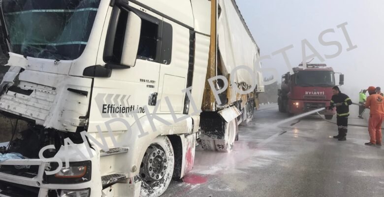 Afyonkarahisar-Antalya karayolu devrilen tır nedeniyle ulaşım aksadı