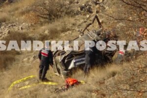 300 metrelik uçurumdan aşağı düşen hafif ticari araçtaki 1 kişi hayatını kaybetti