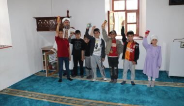 Köy imamı Cami Market ve Oyun Salonu ödülü ile çocukları camiye teşvik ediyor